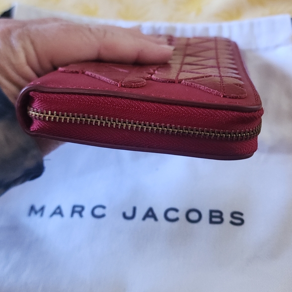 Marc Jacobs Women's Brick Color Wallet - Picture 2 of 8